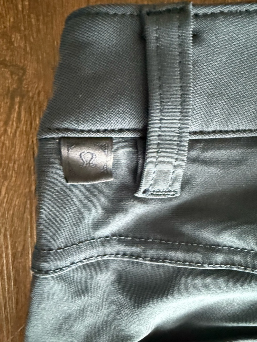 lululemon athletica Men's ABC Relaxed in Navy - Picture 2 of 5